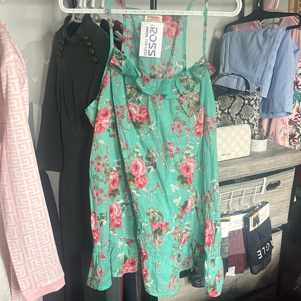 BNWT Mossimo Supply Co Floral Tank